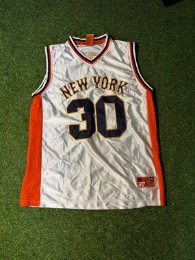 Vintage New York Knicks White basketball jersey Size Xl